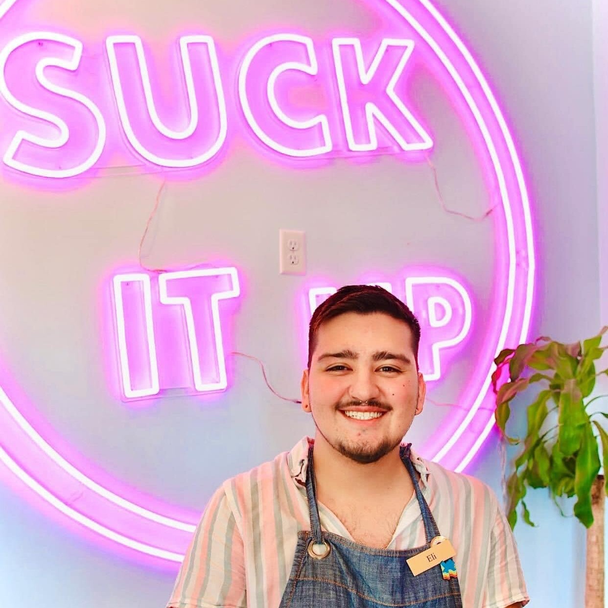 pink custom neon sign for shops