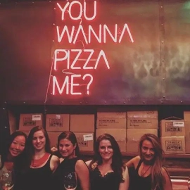 pizza shop neon sign